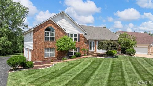 32 Clarksburg Ct, Weldon Spring, MO, 63304-7881 | Card Image