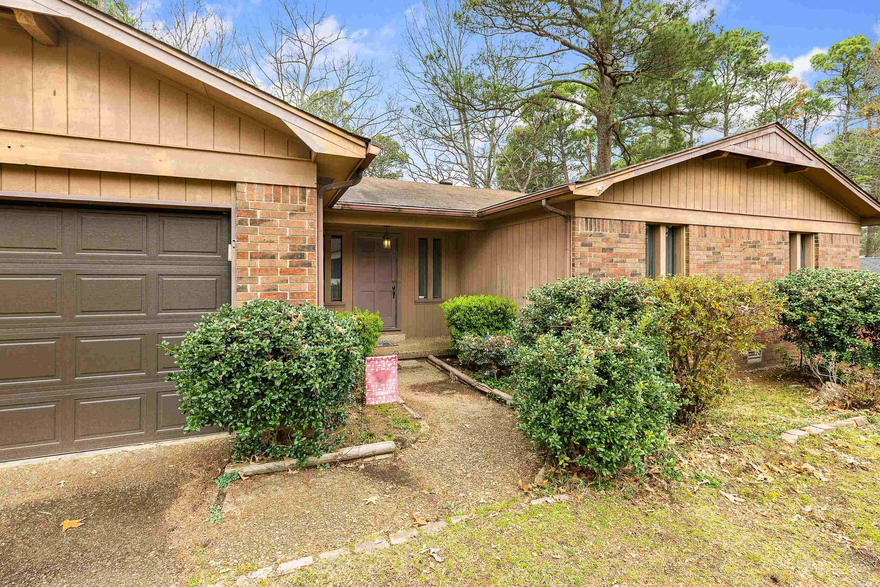 Apple Tree Cir, Little Rock, AR 72210