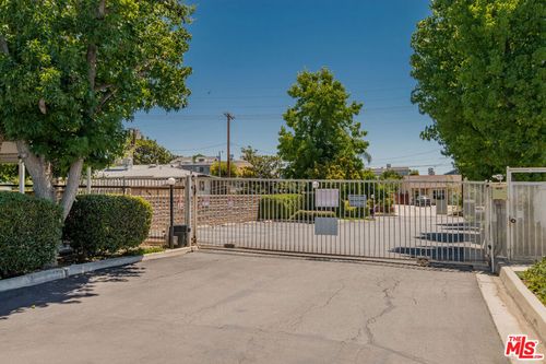 24-7025 Glade Ave, Canoga Park, CA, 91303-1819 | Card Image