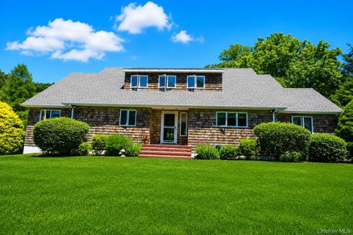 96 Tuthills Ln, Riverhead, NY, 11901-5521 | Card Image
