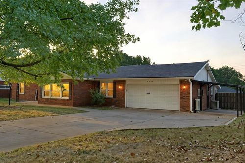 1130 W Westview St, Springfield, MO, 65807-4652 | Card Image