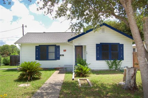 201 S Alta Vista St, Beeville, TX, 78102-5803 | Card Image