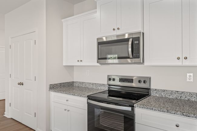 2043 Lala Loop, House other with 4 bedrooms, 3 bathrooms and 2 parking in White Bluff TN | Image 6