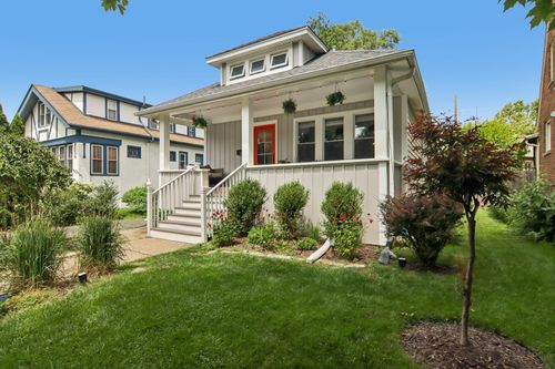 404 Shenstone Rd, Riverside, IL, 60546-2063 | Card Image