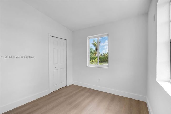 11030 Sw 42 Nd St, House other with 3 bedrooms, 3 bathrooms and null parking in Miami FL | Image 13
