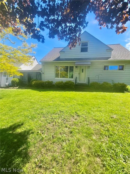 10481 Briar Hill Dr, Kirtland, OH, 44094-9465 | Card Image