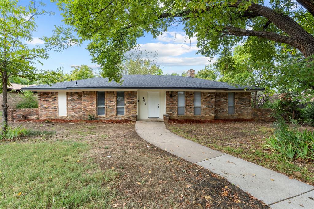 Wellington Dr, Grand Prairie, TX 75051
