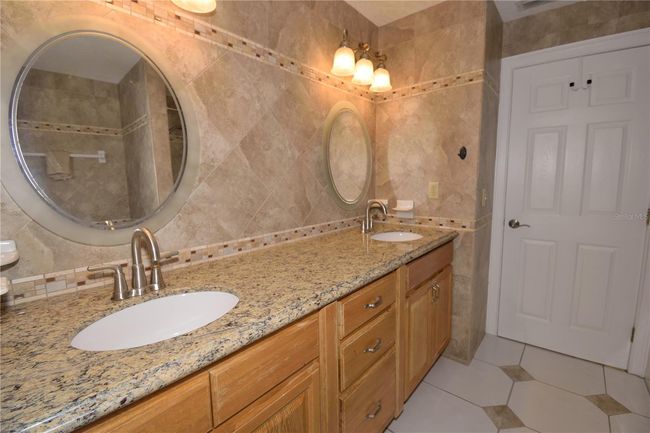 Guest Bathroom | Image 18