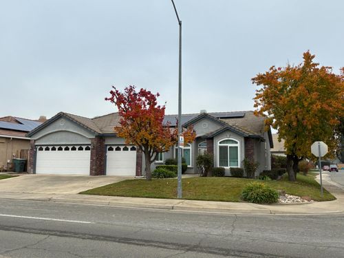 1090 Portola Valley Rd, Yuba City, CA, 95993-7676 | Card Image