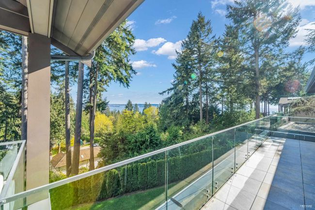 3954 Bayridge Court, House other with 5 bedrooms, 5 bathrooms and 4 parking in West Vancouver BC | Image 39