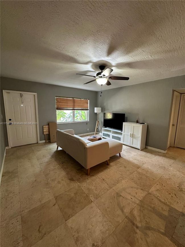 APT-1 - 530 Ne 15 Th Ct, Condo with 2 bedrooms, 1 bathrooms and null parking in Fort Lauderdale FL | Image 15