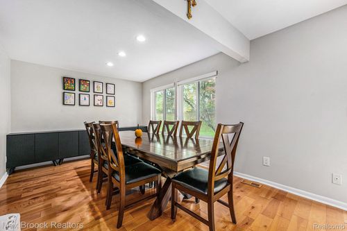 4371 Foxpointe Dr, West Bloomfield, MI, 48323-2620 | Card Image