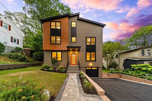 79 Charles St, Arlington, MA, 02474-2828 | Card Image