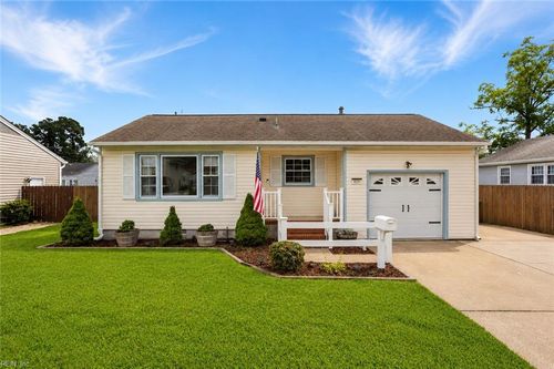 825 Headrow Ter, Hampton, VA, 23666-2002 | Card Image