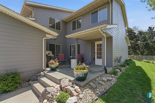 2301 E Beacon Pl, Sioux Falls, SD, 57103-3379 | Card Image