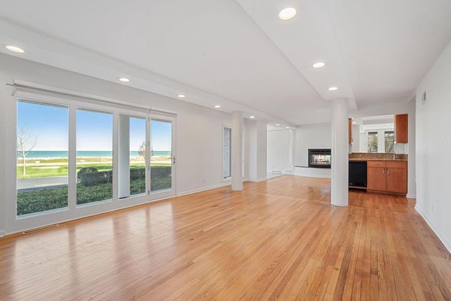 7515 N Beach Drive, House other with 4 bedrooms, 4 bathrooms and null parking in Fox Point WI | Image 8