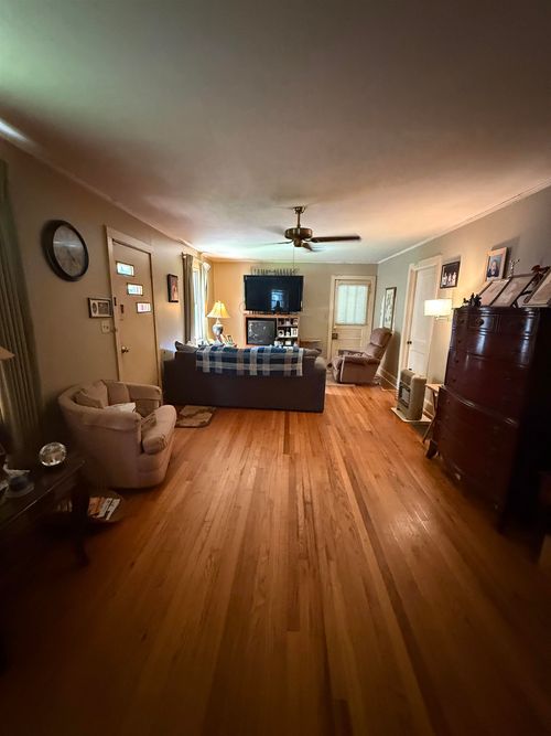 303 S Church Ave, Landrum, SC, 29356-2009 | Card Image