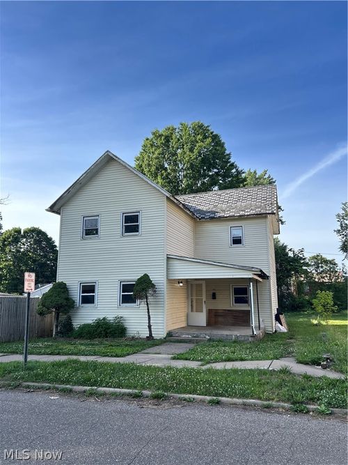 341 Saint Clair Ave Sw, New Philadelphia, OH, 44663-2135 | Card Image
