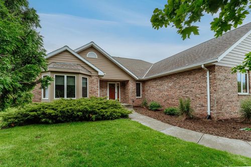 W270N2568 Orchard Lane, PEWAUKEE, WI, 53072 | Card Image