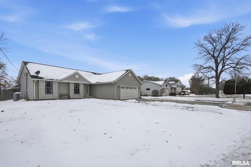 411 E 19th Ave, Coal Valley, IL, 61240-9561 | Card Image