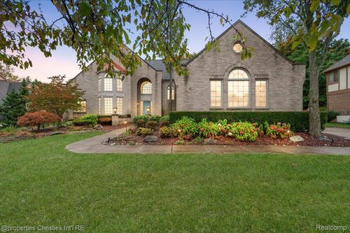 37907 Turnberry Ct, Farmington Hills, MI, 48331-4811 | Card Image