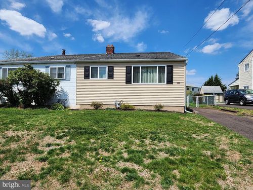 466 Cedar St, Lansdale, PA, 19446-3902 | Card Image