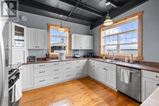 360 Water St, House other with 2 bedrooms, 5 bathrooms and null parking in Summerside PE | Image 7