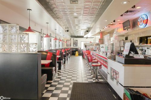 112 W Division St, West Burlington, IA, 52655-1680 | Card Image