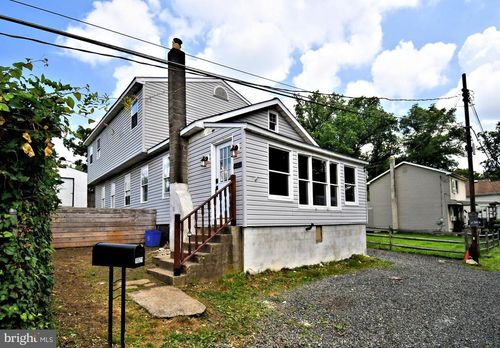 1021 Honeysuckle Ave, LANGHORNE, PA, 19047-3842 | Card Image