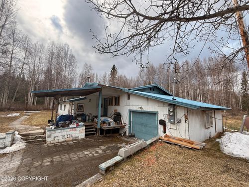 643 Bottles Street, North Pole, AK, 99705 | Card Image