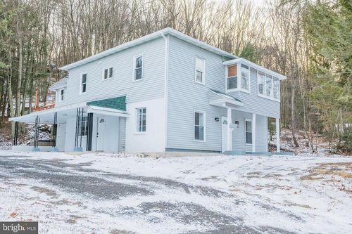 1560 Bunting St, POTTSVILLE, PA, 17901-8587 | Card Image