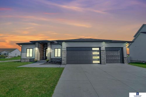 1002 Middleton Ave, Lincoln, NE, 68521-5879 | Card Image