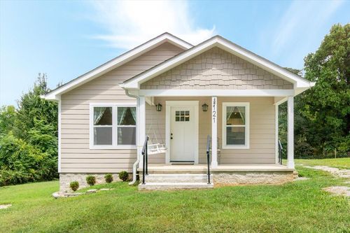 121 School Mountain Rd, Livingston, TN, 38570-8440 | Card Image