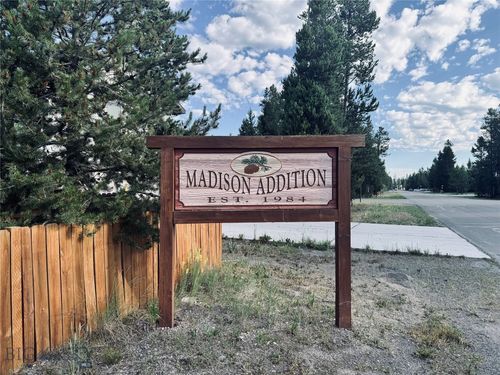 528 Grayling Ave, West Yellowstone, MT, 59758-9504 | Card Image