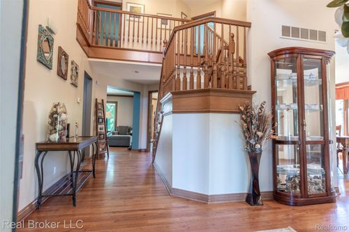 816 Seager St, Commerce Township, MI, 48390-1257 | Card Image