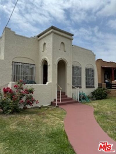 W 94th Street, House other with 2 bedrooms, 1 bathrooms and null parking in Los Angeles CA | Image 2