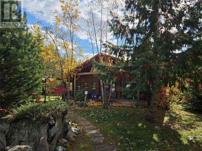 1050 Hot Springs Rd, House other with 5 bedrooms, 5 bathrooms and 10 parking in Nakusp BC | Image 1