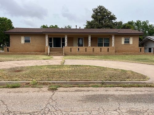 901 E Burnside St, Rotan, TX, 79546-4003 | Card Image