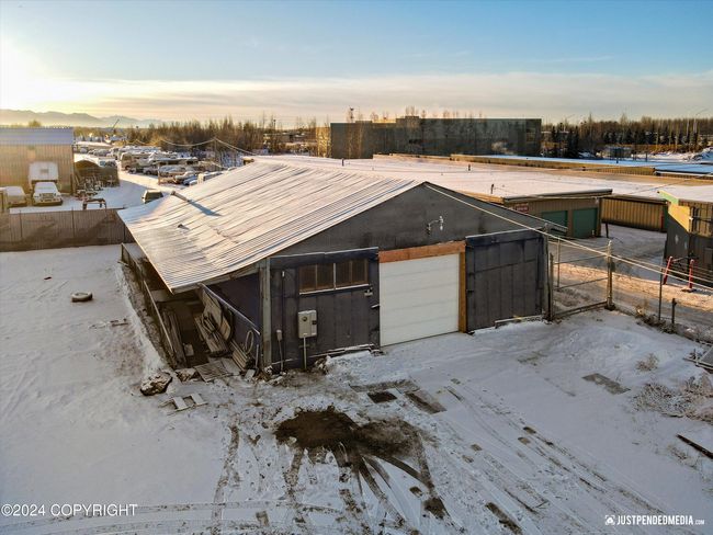 1642 E Dowling Rd | Image 5