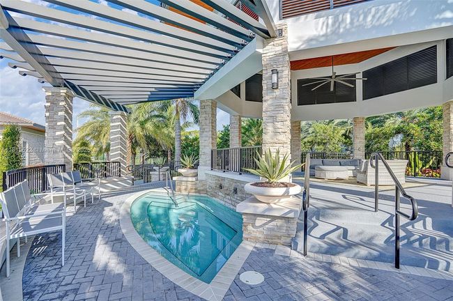 10380 Nw 88 Th Ter, Townhouse with 4 bedrooms, 3 bathrooms and null parking in Doral FL | Image 37