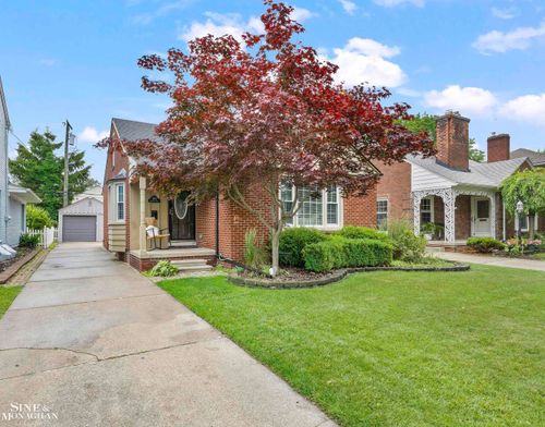 1890 Lochmoor Blvd, Grosse Pointe Woods, MI, 48236-1710 | Card Image