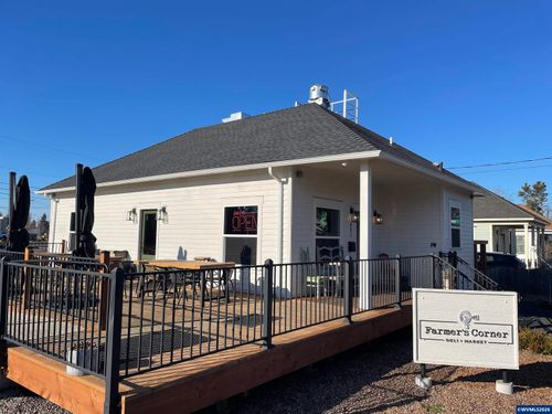 601 N 1st St, Silverton, OR, 97381-1403 | Card Image