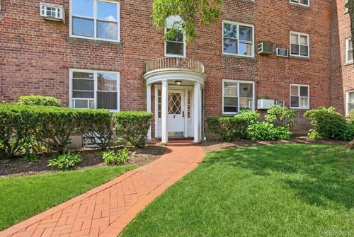 apt-f6-221 Middle Neck Rd, Great Neck, NY, 11021-1120 | Card Image