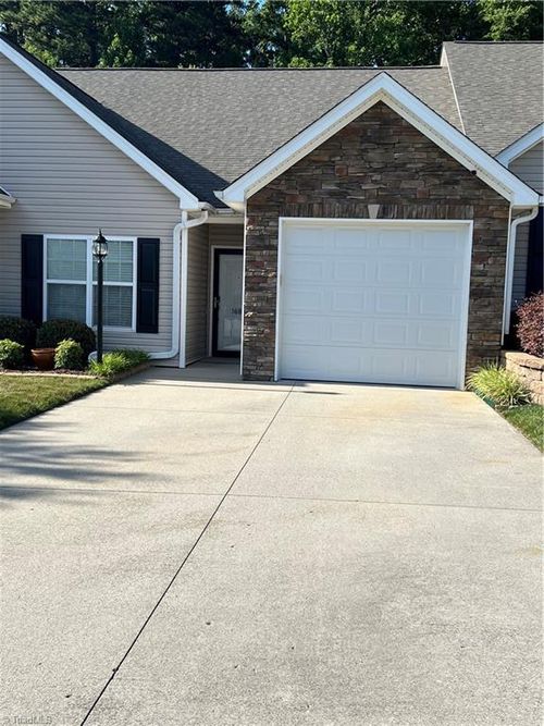 1689 Grand Springs Dr, Winston Salem, NC, 27127-6105 | Card Image