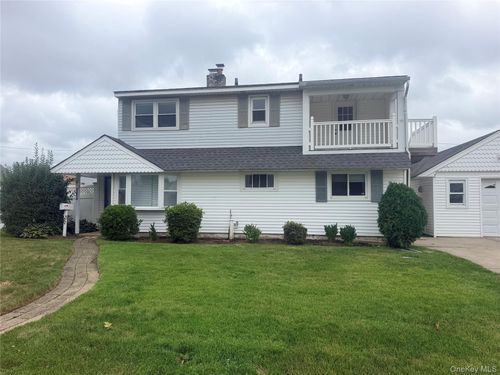190 Meridian Rd, Levittown, NY, 11756-4228 | Card Image