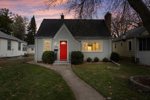 1772 Eustis St, Lauderdale, MN, 55113-5218 | Card Image