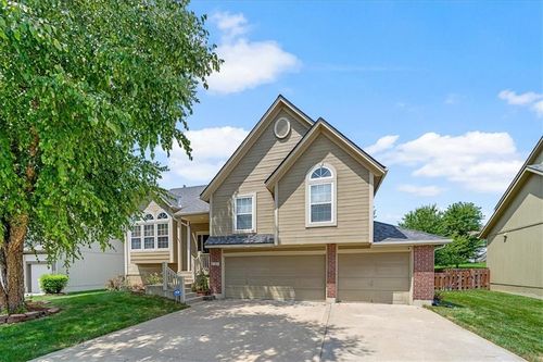 2328 Sw Feather Ridge Rd, Lee's Summit, MO, 64082-4085 | Card Image