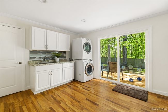 Laundry/pass through room has sliding glass door to deck | Image 24