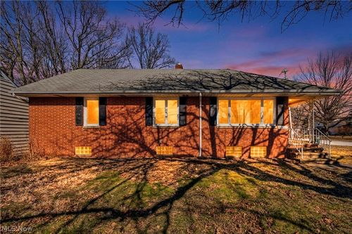 25641 Glenbrook Blvd, Euclid, OH, 44117-1823 | Card Image