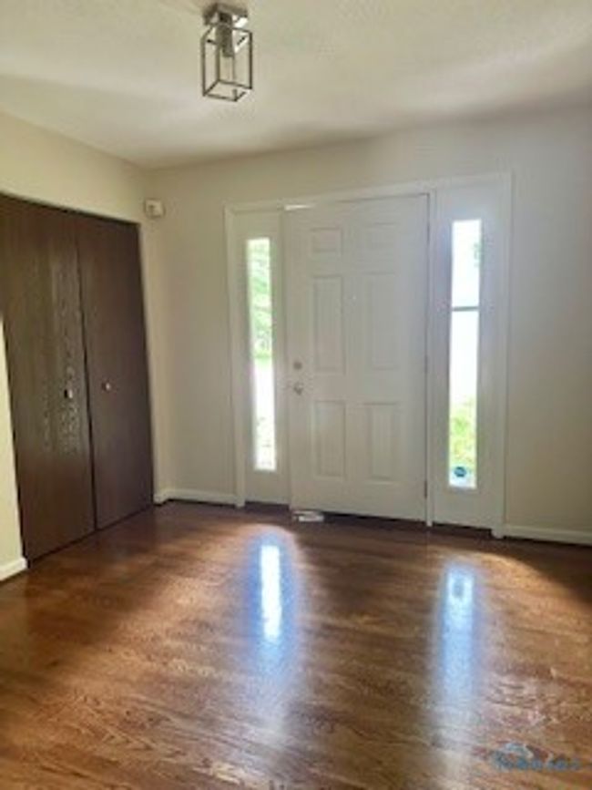 Foyer with closet | Image 4
